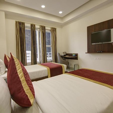 Hotel La Mirage Noida Zewnętrze zdjęcie