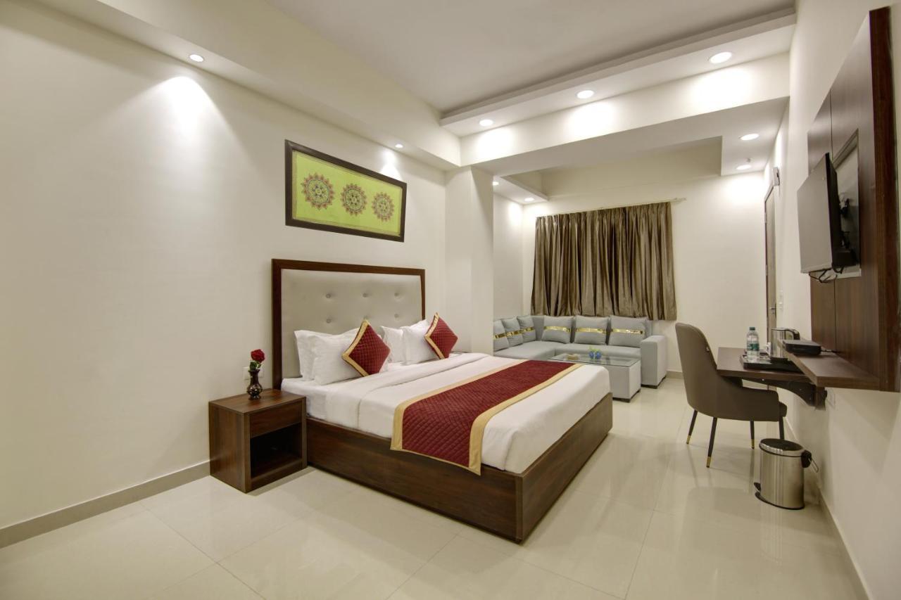 Hotel La Mirage Noida Zewnętrze zdjęcie