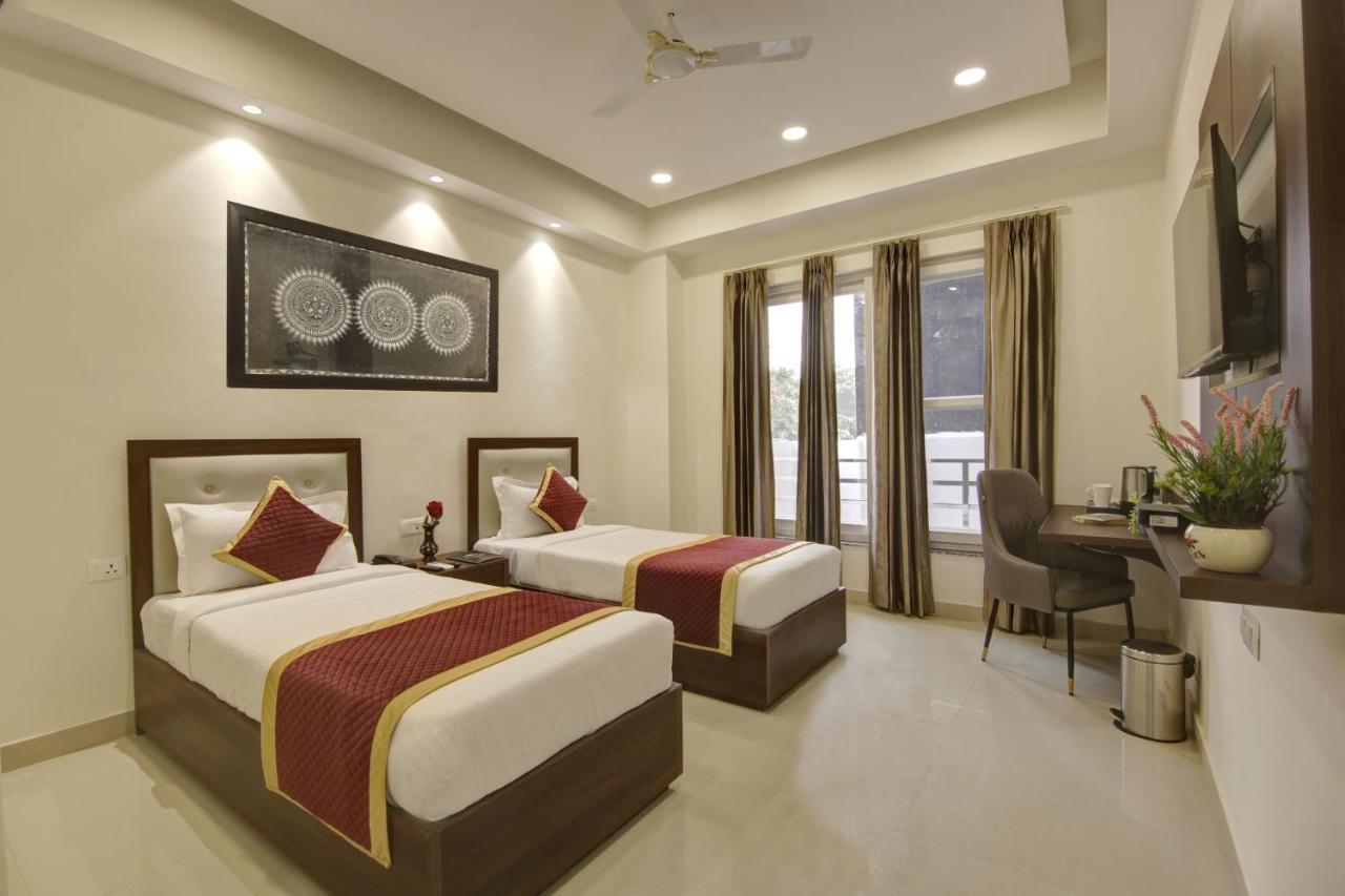 Hotel La Mirage Noida Zewnętrze zdjęcie