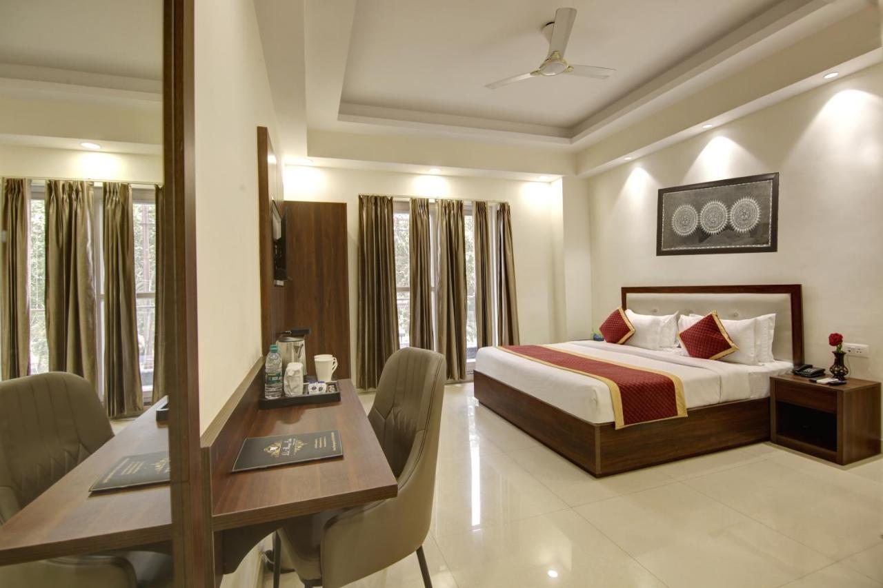 Hotel La Mirage Noida Zewnętrze zdjęcie