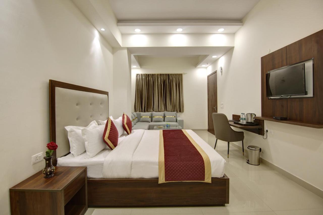 Hotel La Mirage Noida Zewnętrze zdjęcie