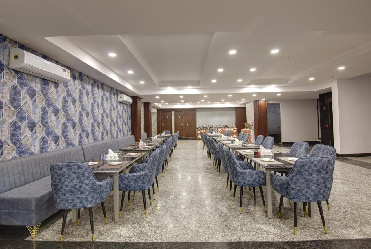 Hotel La Mirage Noida Zewnętrze zdjęcie