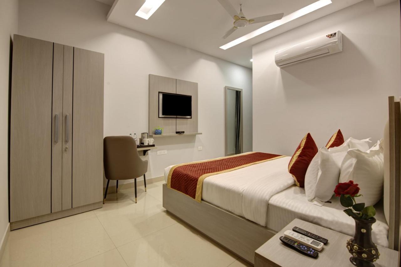 Hotel La Mirage Noida Zewnętrze zdjęcie