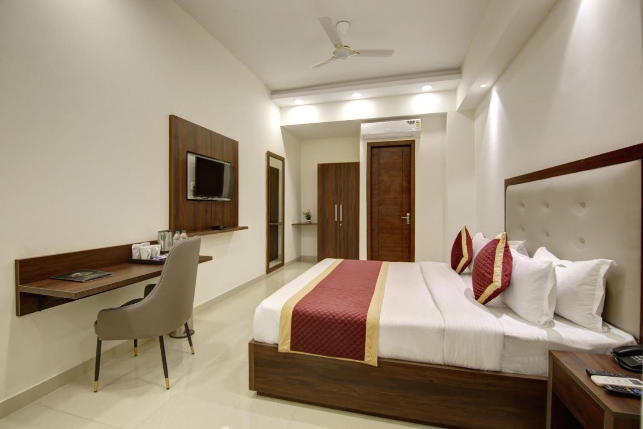 Hotel La Mirage Noida Zewnętrze zdjęcie