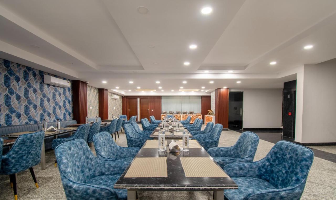 Hotel La Mirage Noida Zewnętrze zdjęcie