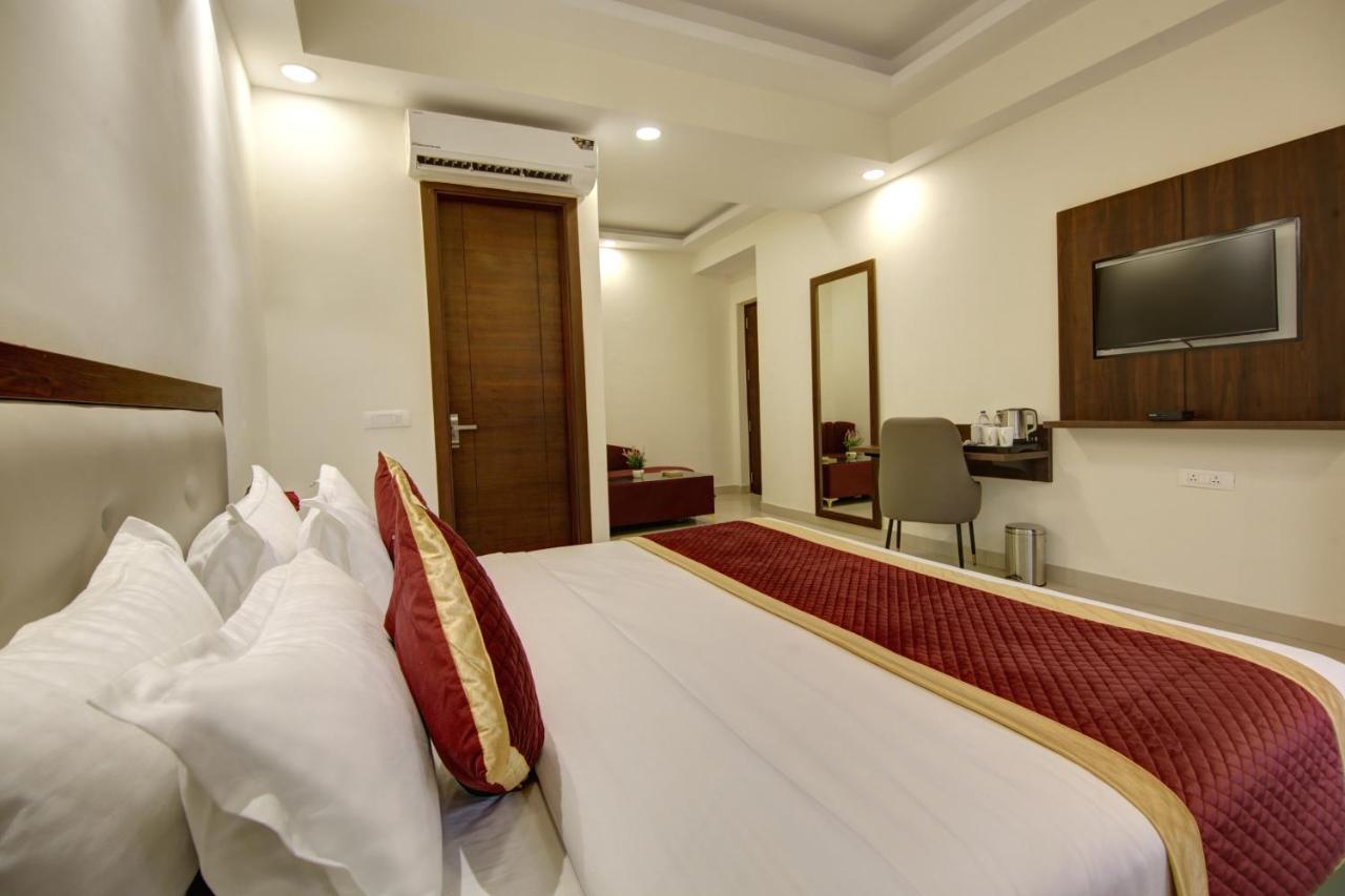 Hotel La Mirage Noida Zewnętrze zdjęcie