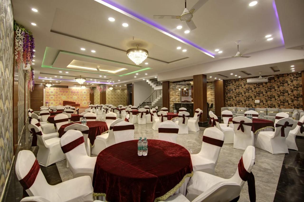 Hotel La Mirage Noida Zewnętrze zdjęcie